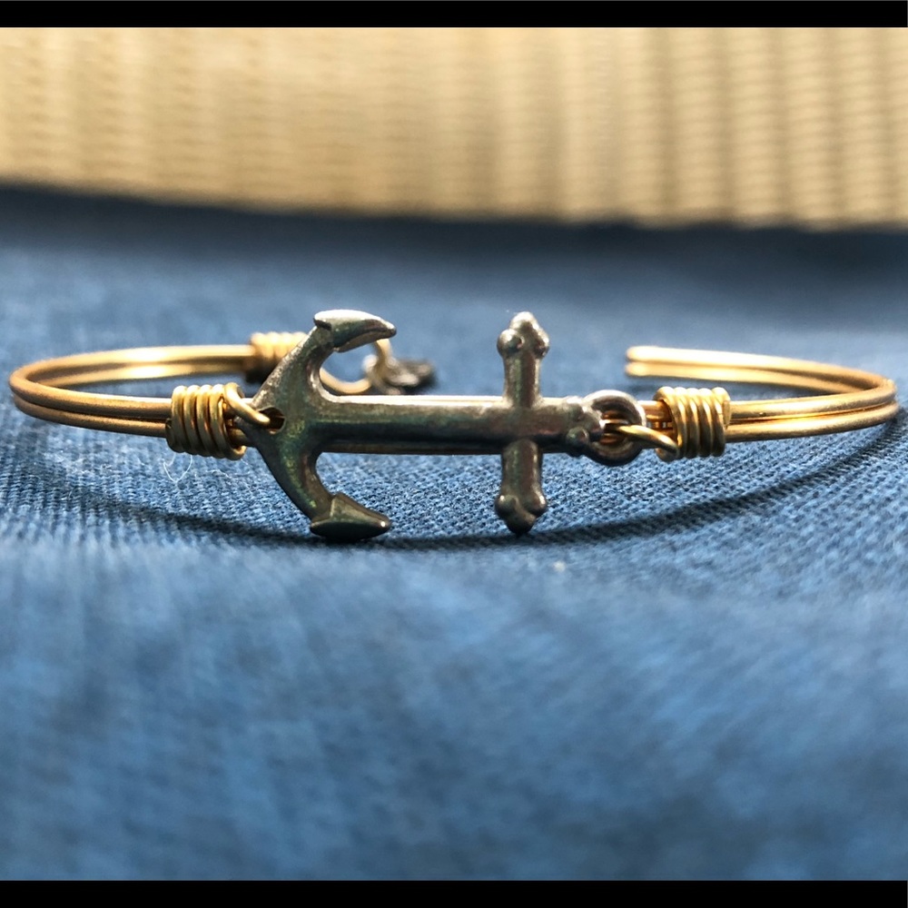 Anchor charm bracelet